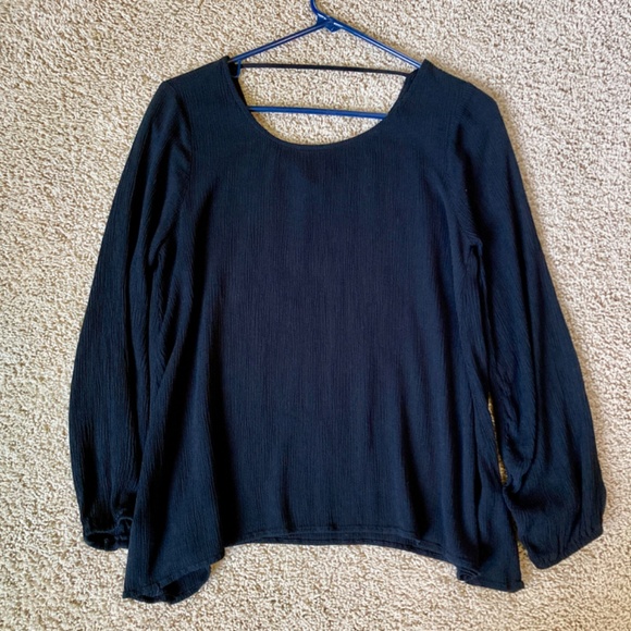 Black Textured Flowy Boho Shirt - Picture 5 of 7